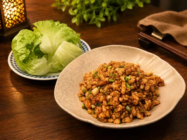 Minced Chicken & Shrimp with Lettuce / 鸡虾松.