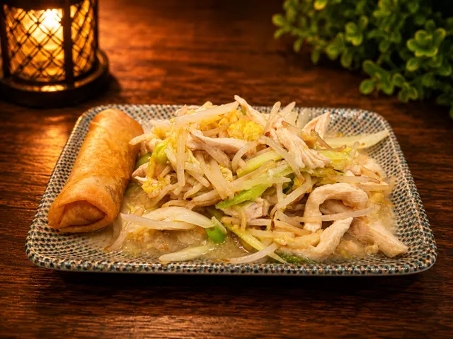 L Chicken Chow Mein 鸡炒面.