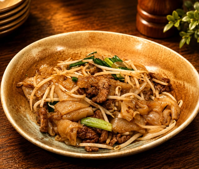 Beef Chow Foon / 干炒河粉.