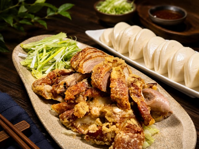 Camphor Tea-Smoked Duck / 樟茶鴨.