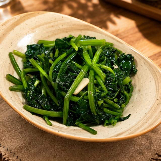 Spinach with Garlic / 蒜炒菠菜.