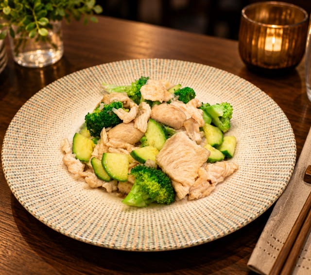 Moo Goo Gai Pan / 蘑菇鸡片.