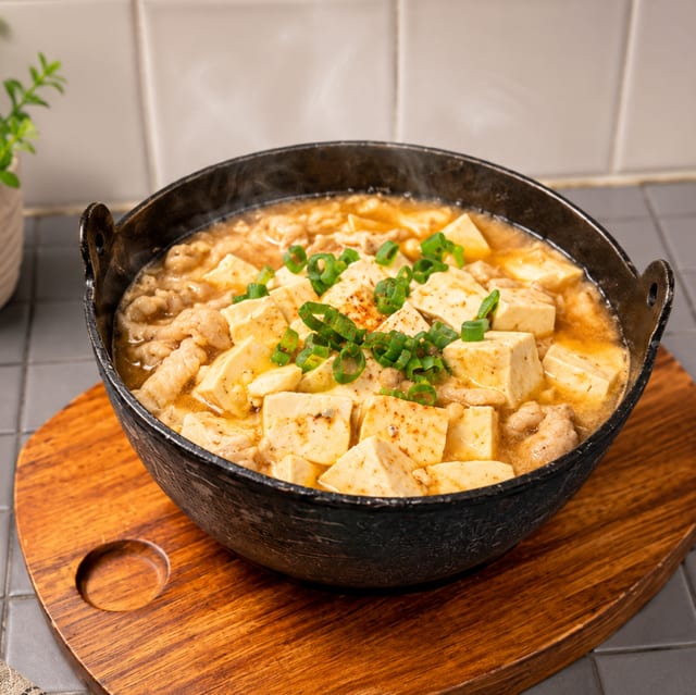Salted Fish Chicken Tofu / 咸鱼鸡粒豆腐煲.