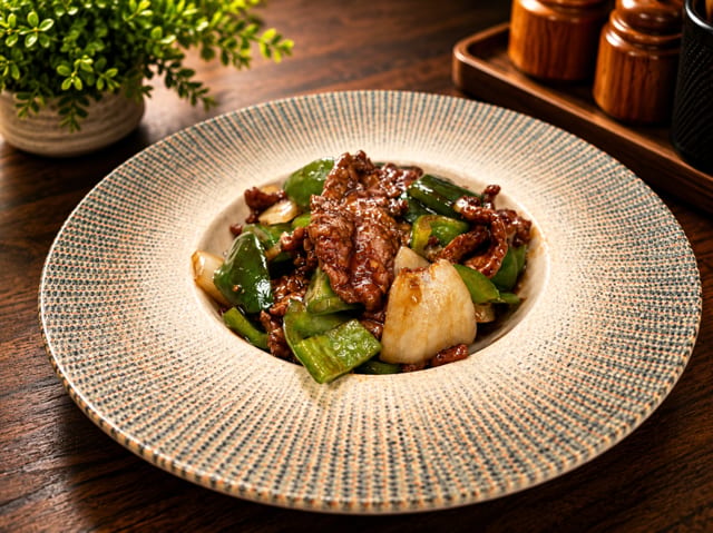 Beef with Green Pepper / 青椒牛.
