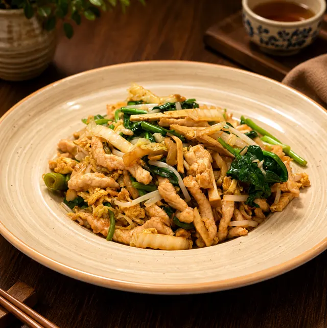 Stir-Fried Pork Noodle / 肉丝干拌面.