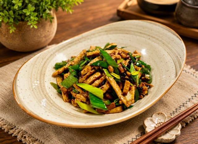 Stir-Fried Chicken with Chili / 鸡辣椒小炒.