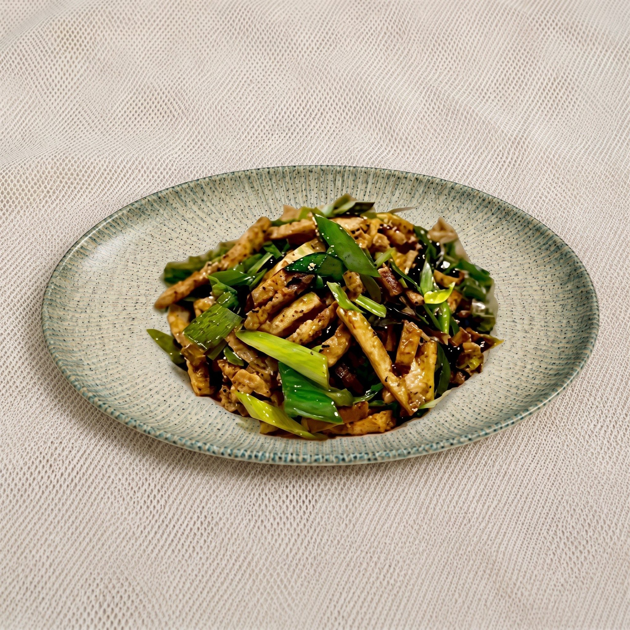 Stir Fried Shredded Pork & Leek with Dried Bean Curd / 辣椒小炒.