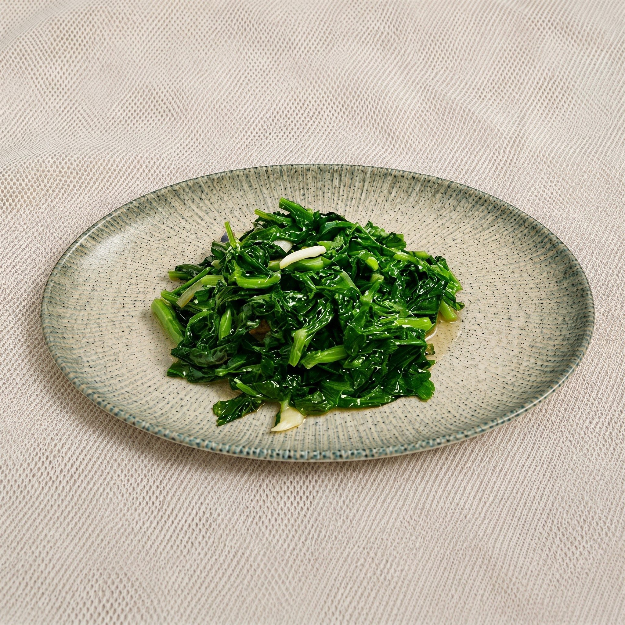 Stir-Fried Pea Leaves / 豆苗.