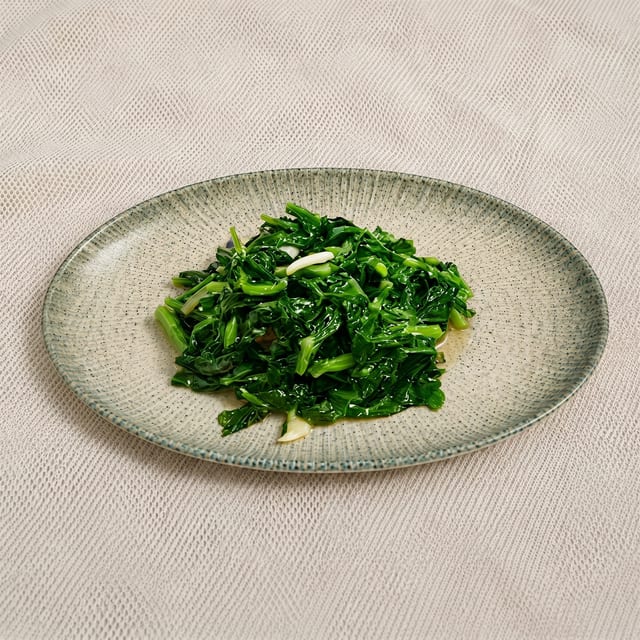 Stir-Fried Pea Leaves / 豆苗.