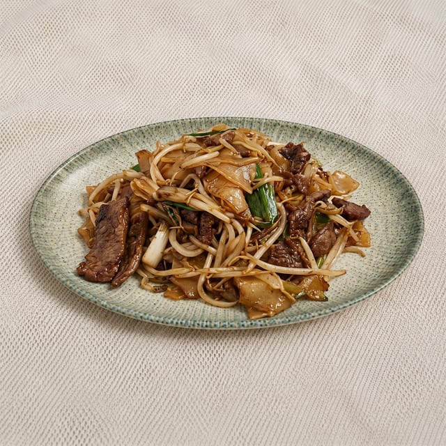 Beef Chow Foon / 干炒河粉.
